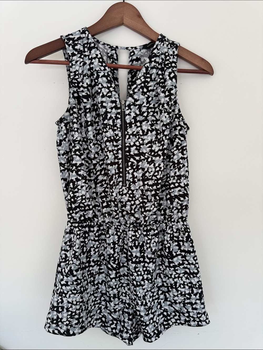 Banana Republic Black & White Sleeveless Printed Romper